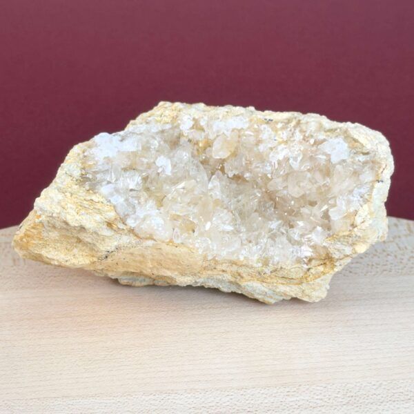 Himalayakvarts klynge med naturlig skønhed og kraftfuld energi. Forbindes med klarhed, balance og meditation. E-mærket webshop.